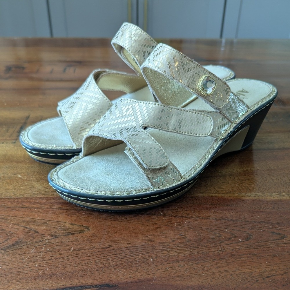 Alegria Wedge Sandals Gold Metallic Leather Strappy Hook & Loop Comfort 10.5